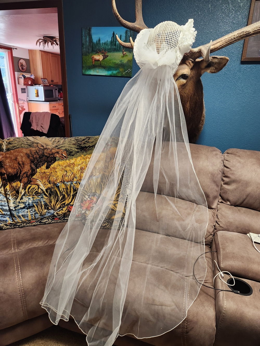 Vintage 1970-1980 White Floral Mesh Bridal Veil - Hat